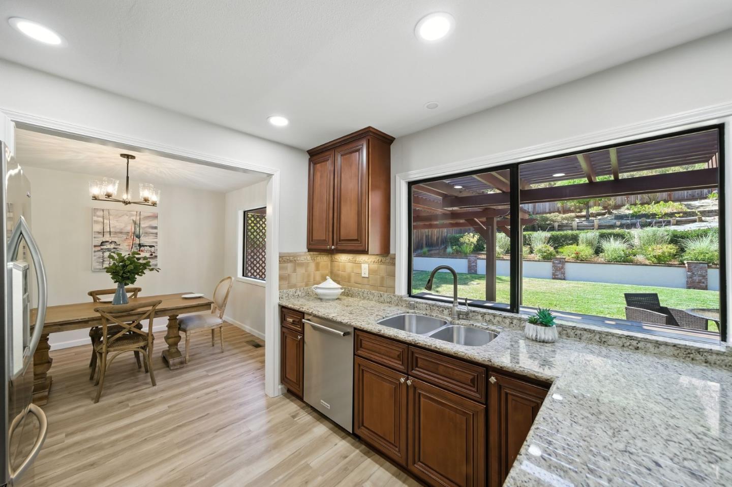 910 Foothill Drive