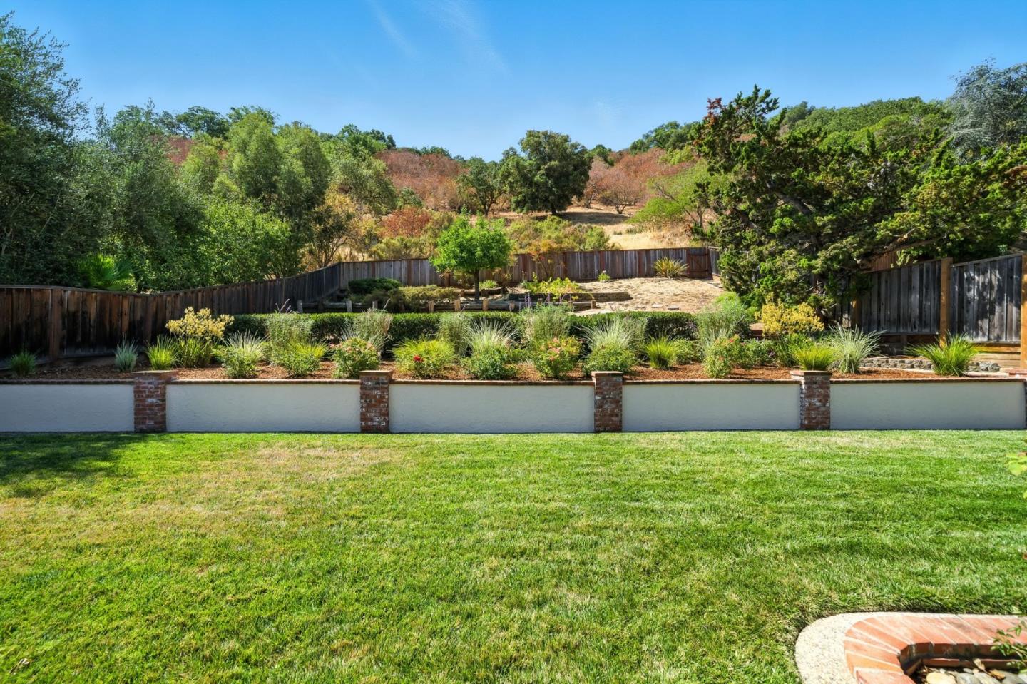 910 Foothill Drive