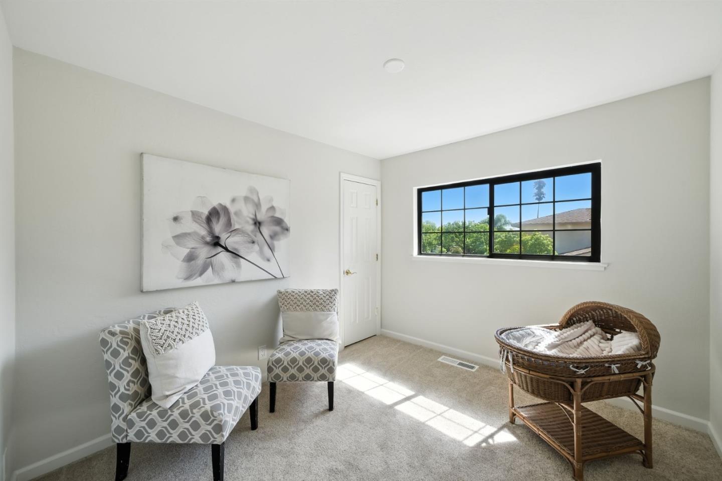 910 Foothill Drive