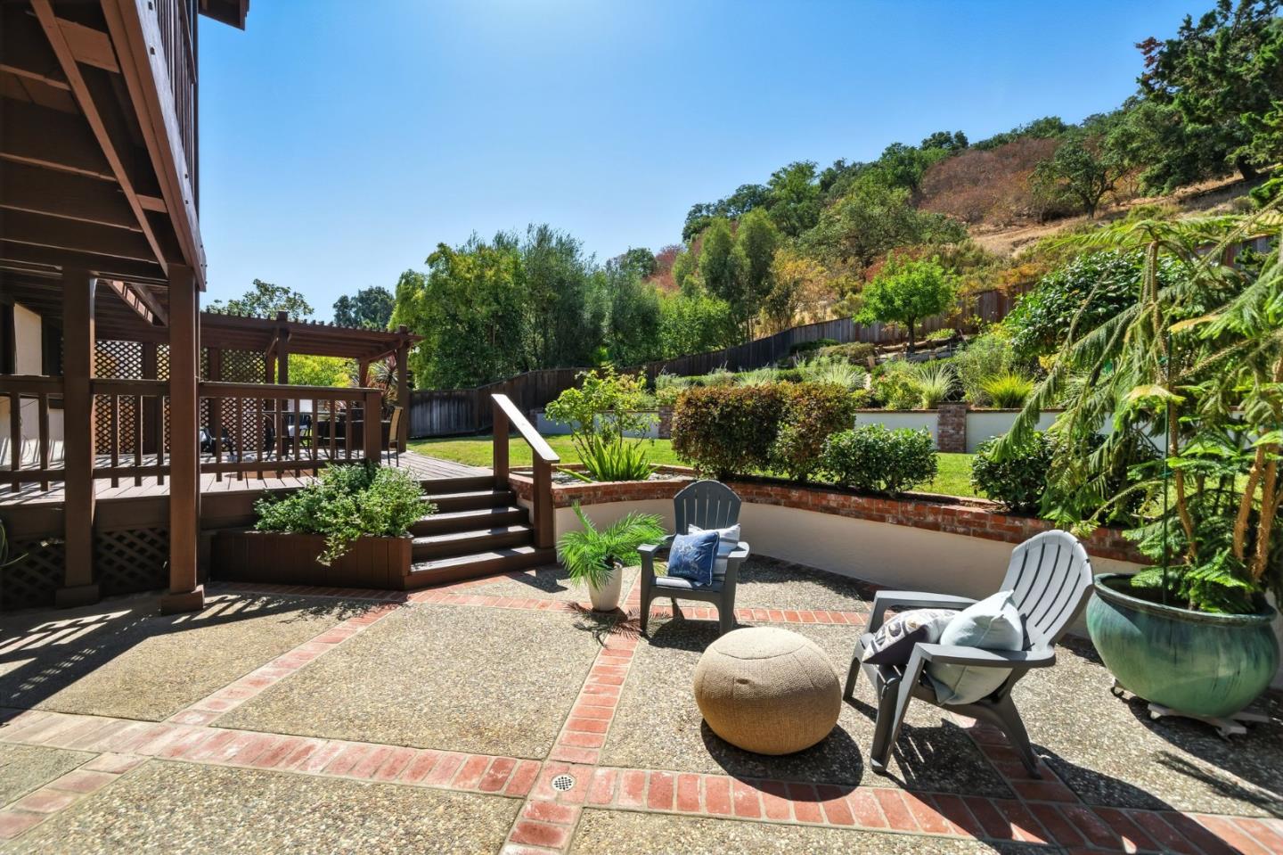 910 Foothill Drive