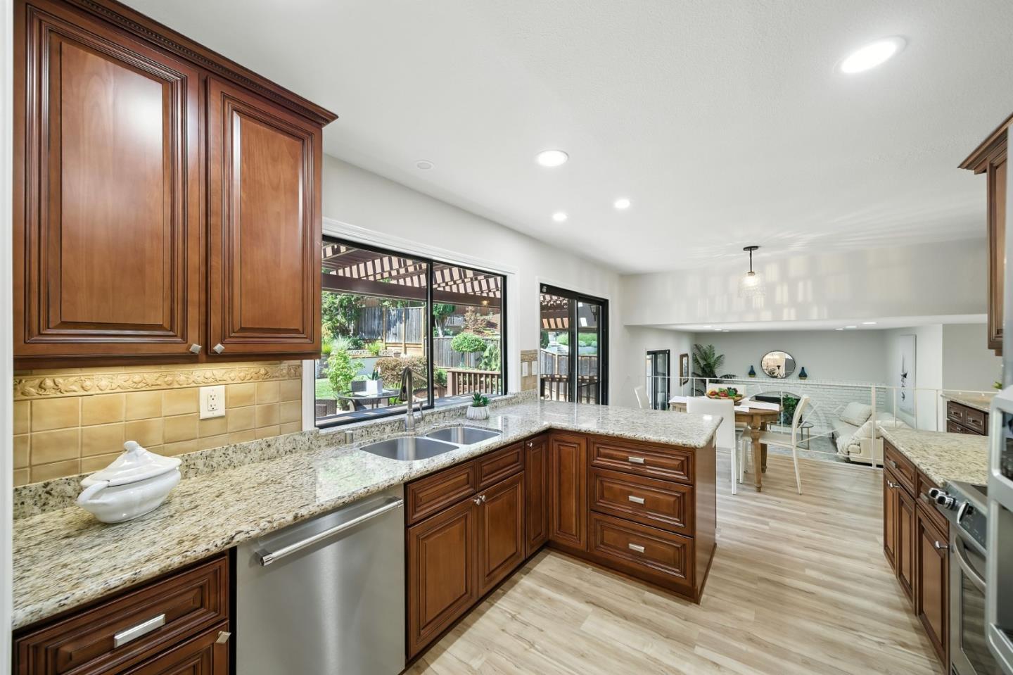 910 Foothill Drive