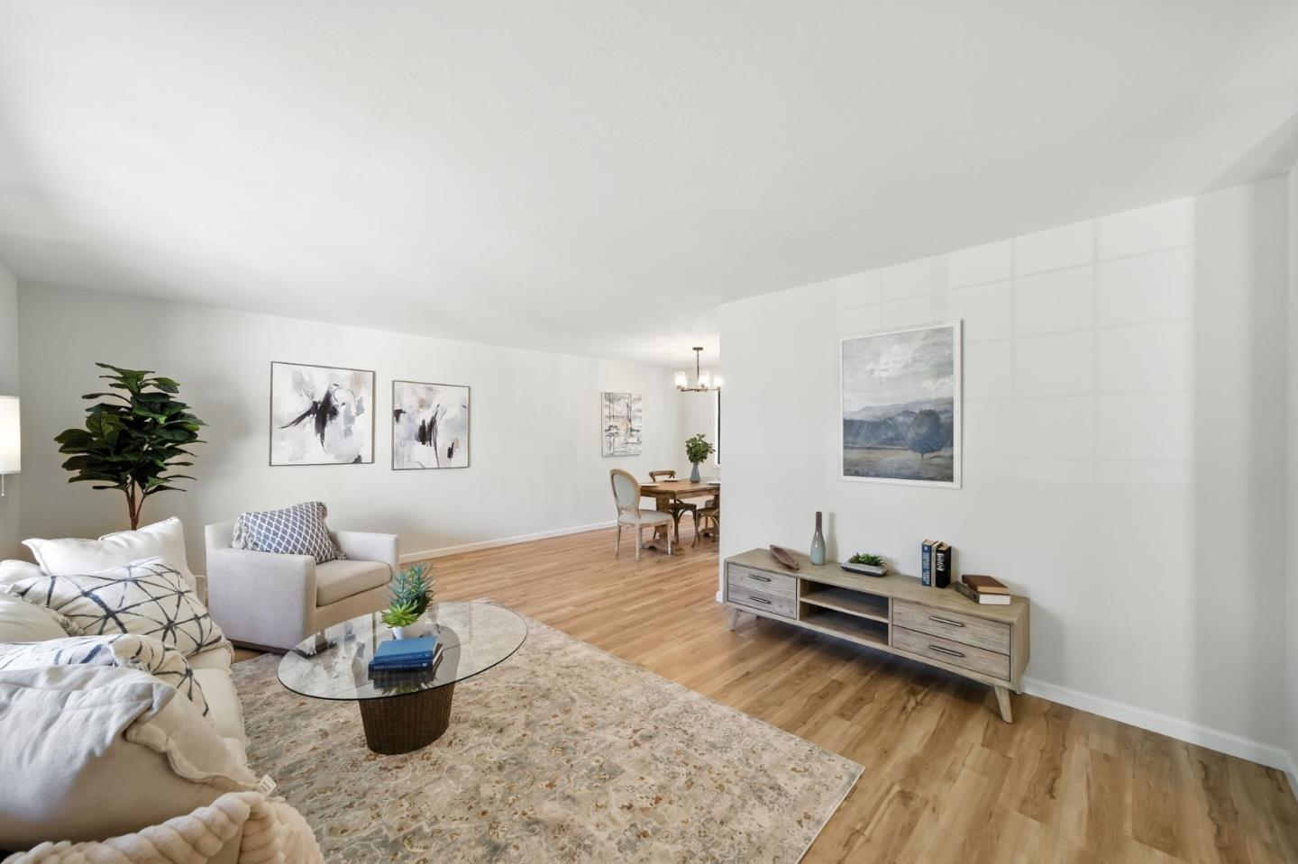 910 Foothill Drive
