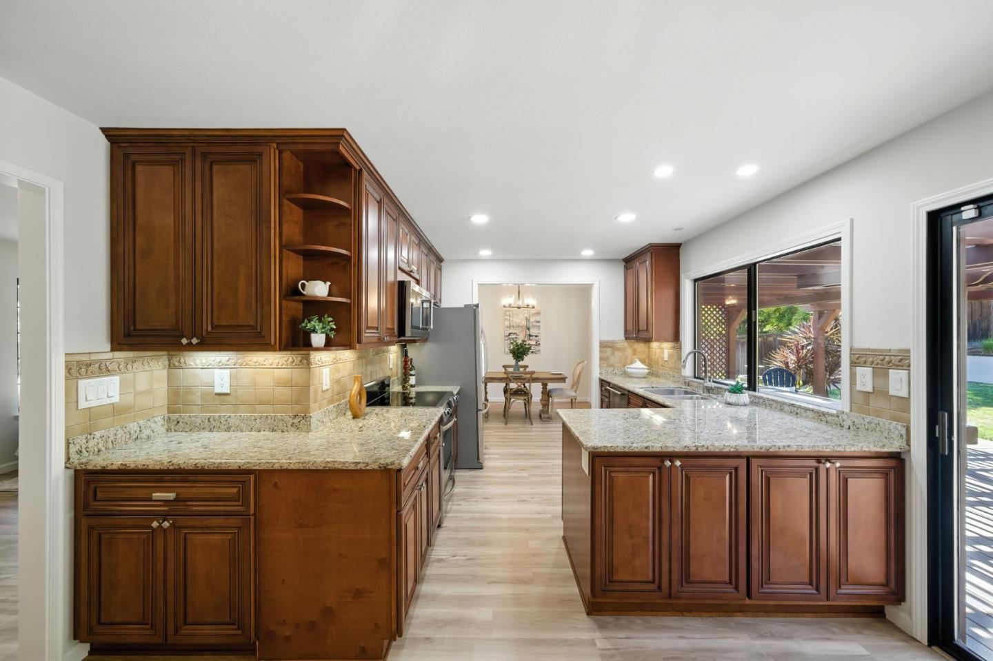 910 Foothill Drive