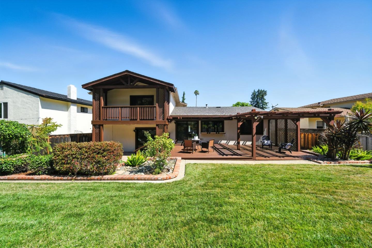 910 Foothill Drive
