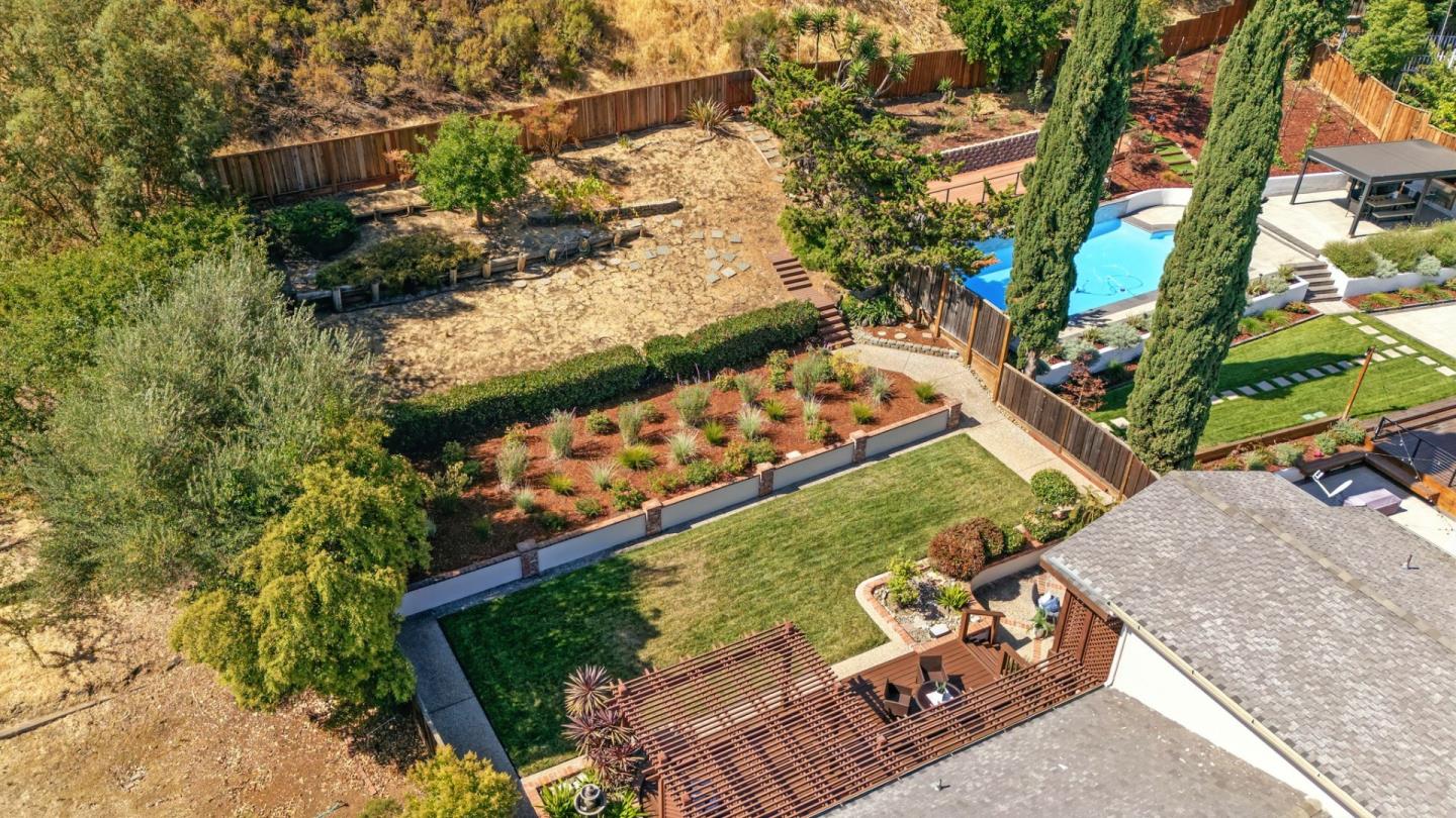 910 Foothill Drive