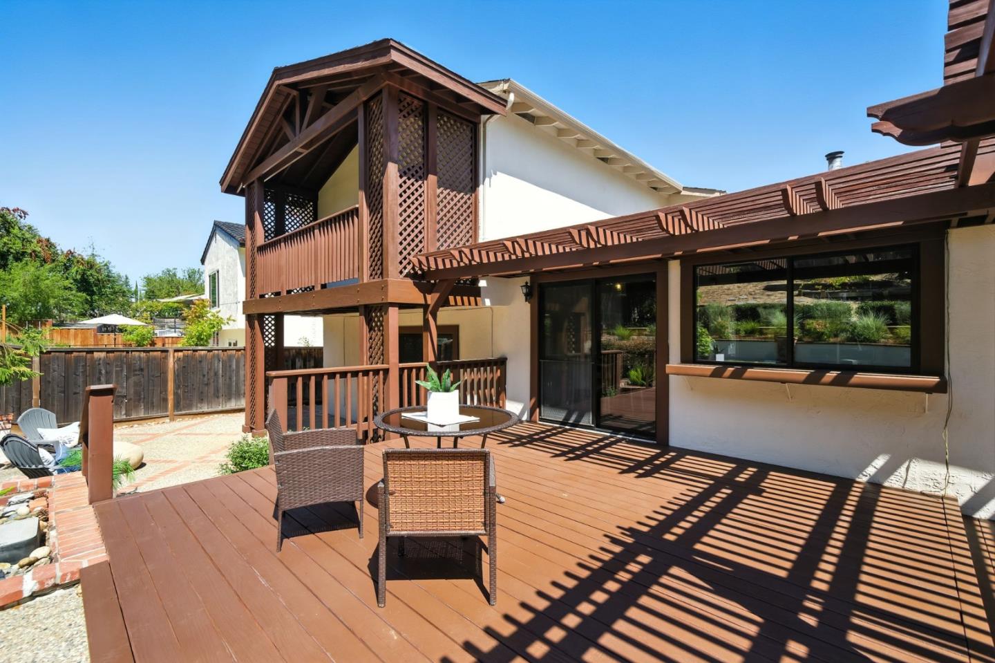 910 Foothill Drive