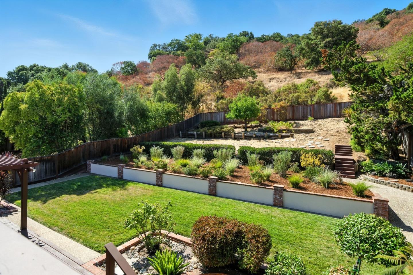 910 Foothill Drive