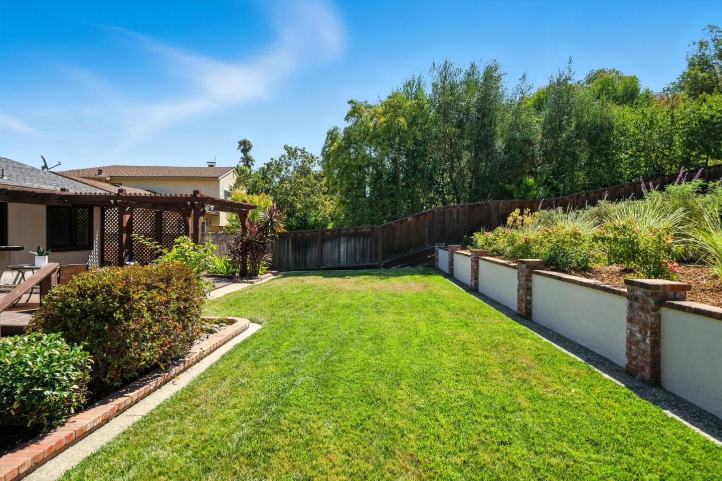 910 Foothill Drive