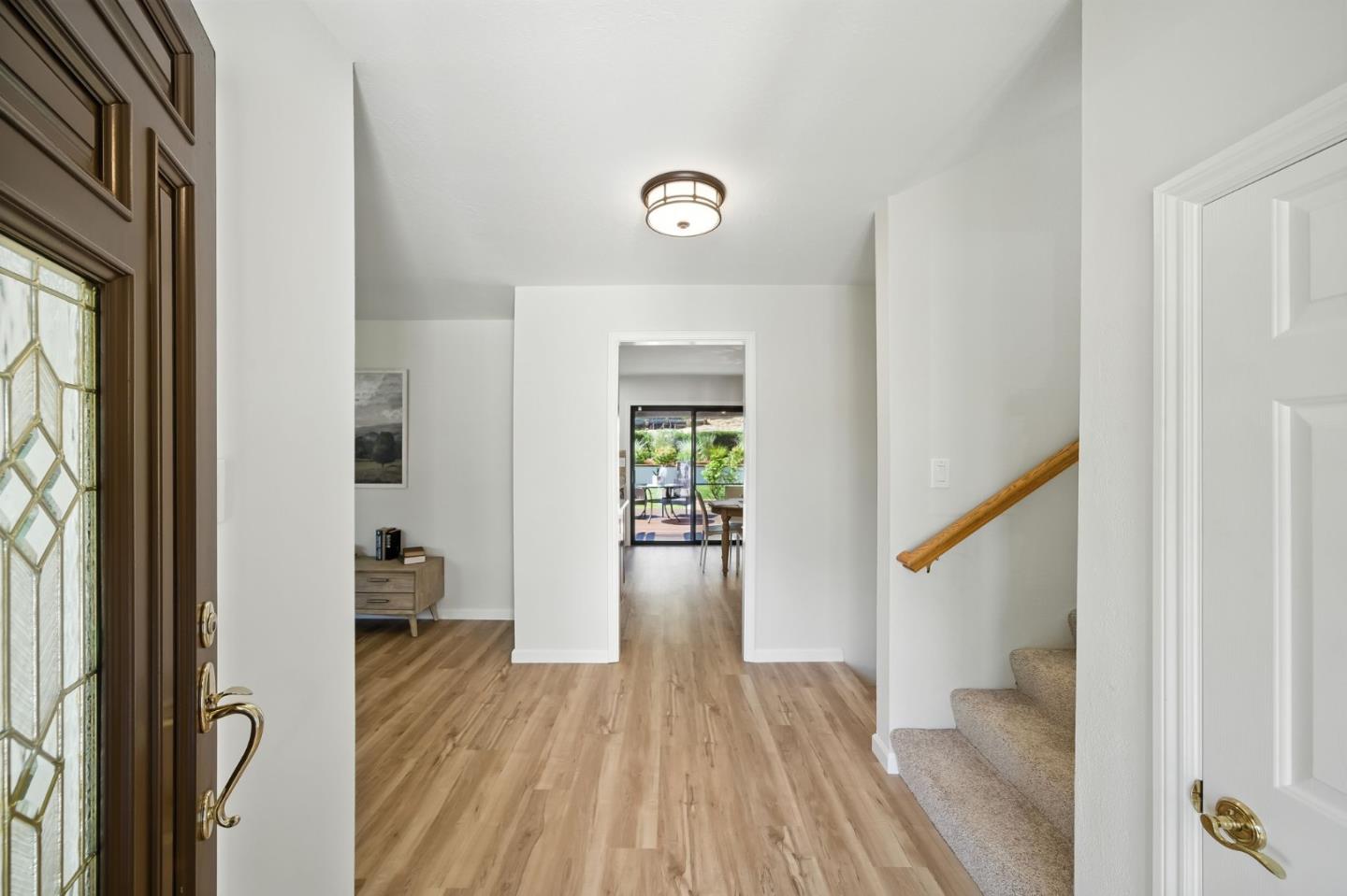 910 Foothill Drive