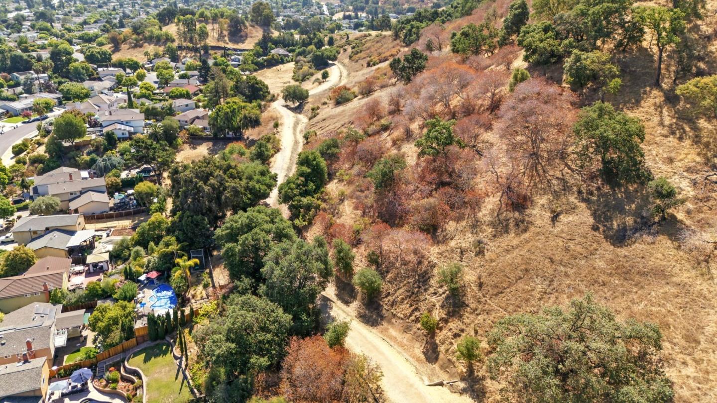 910 Foothill Drive