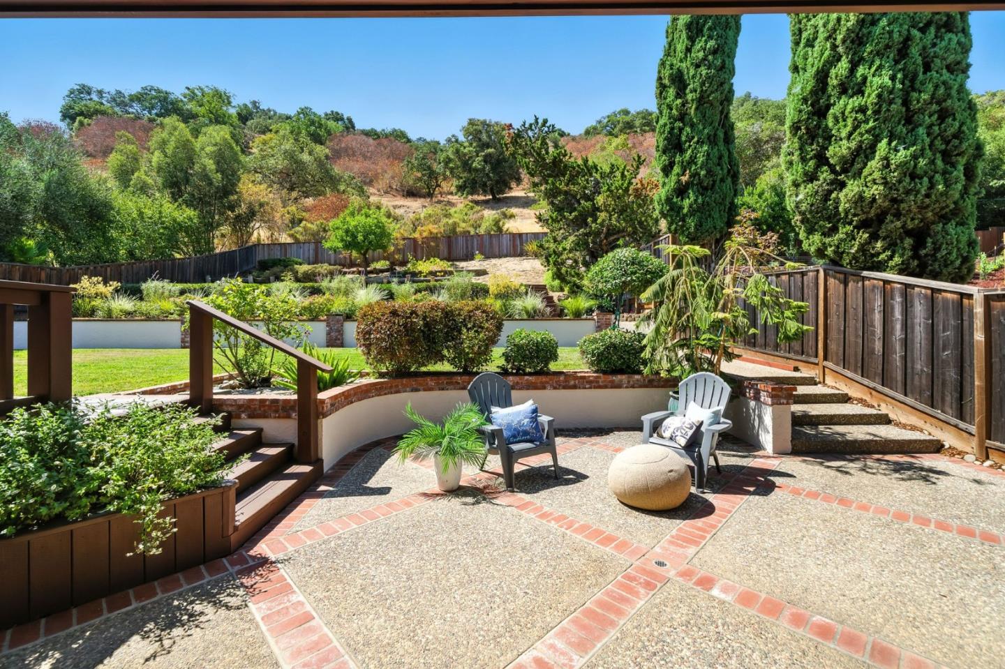 910 Foothill Drive