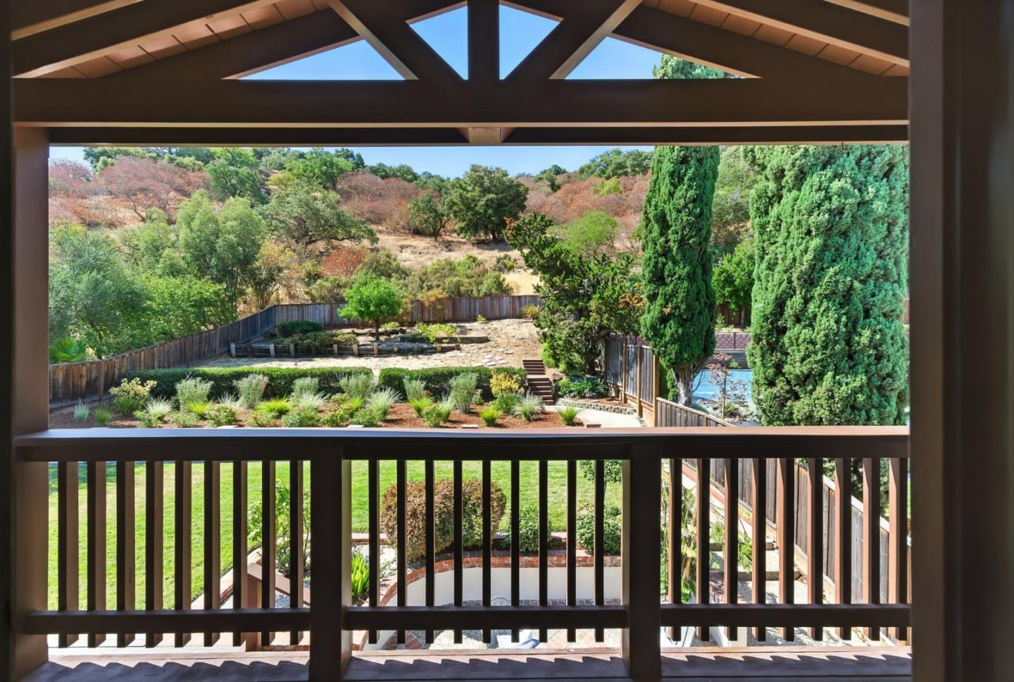 910 Foothill Drive