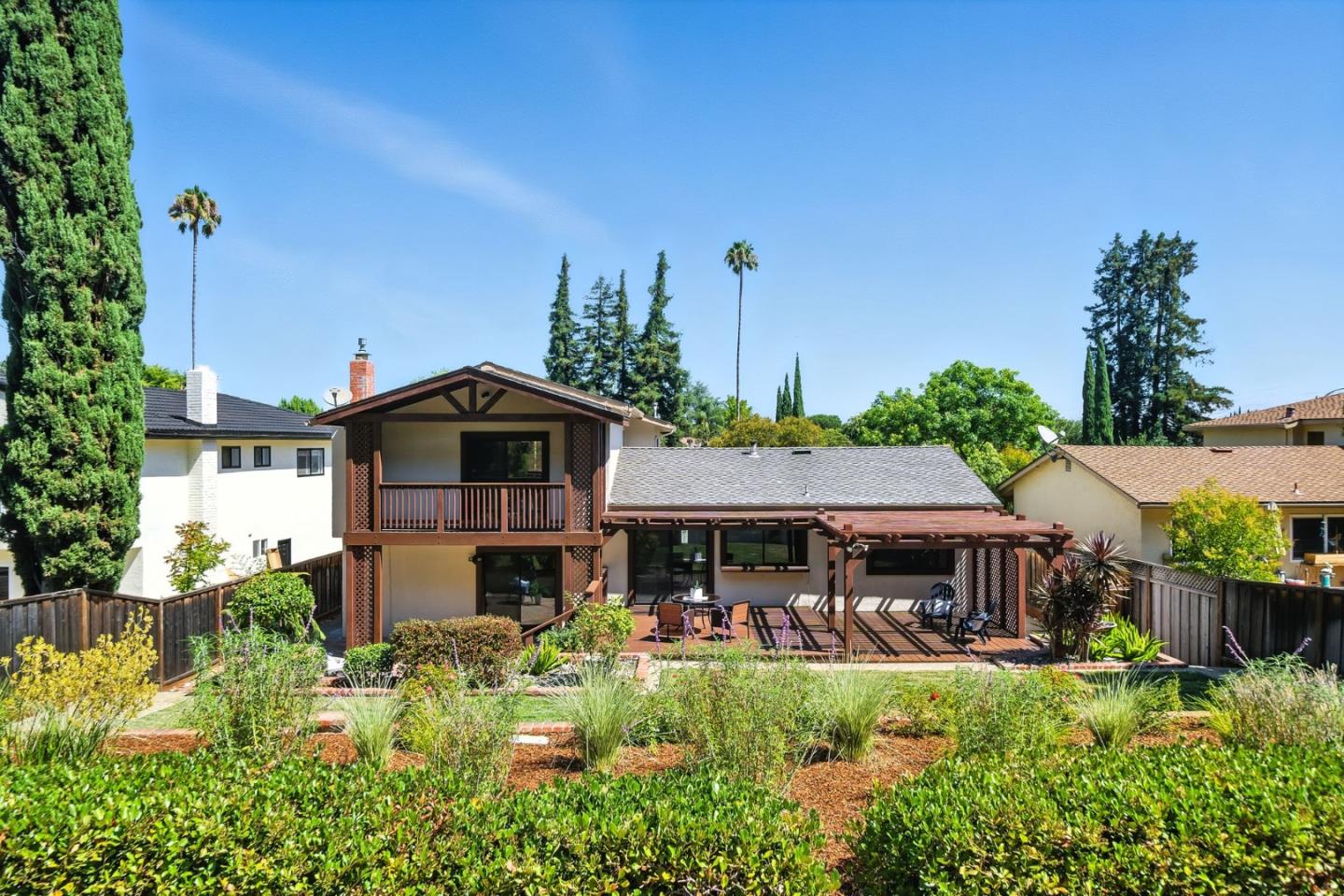 910 Foothill Drive
