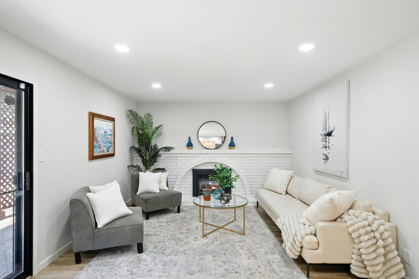 910 Foothill Drive