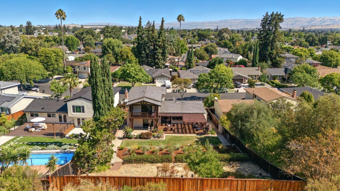 910 Foothill Drive