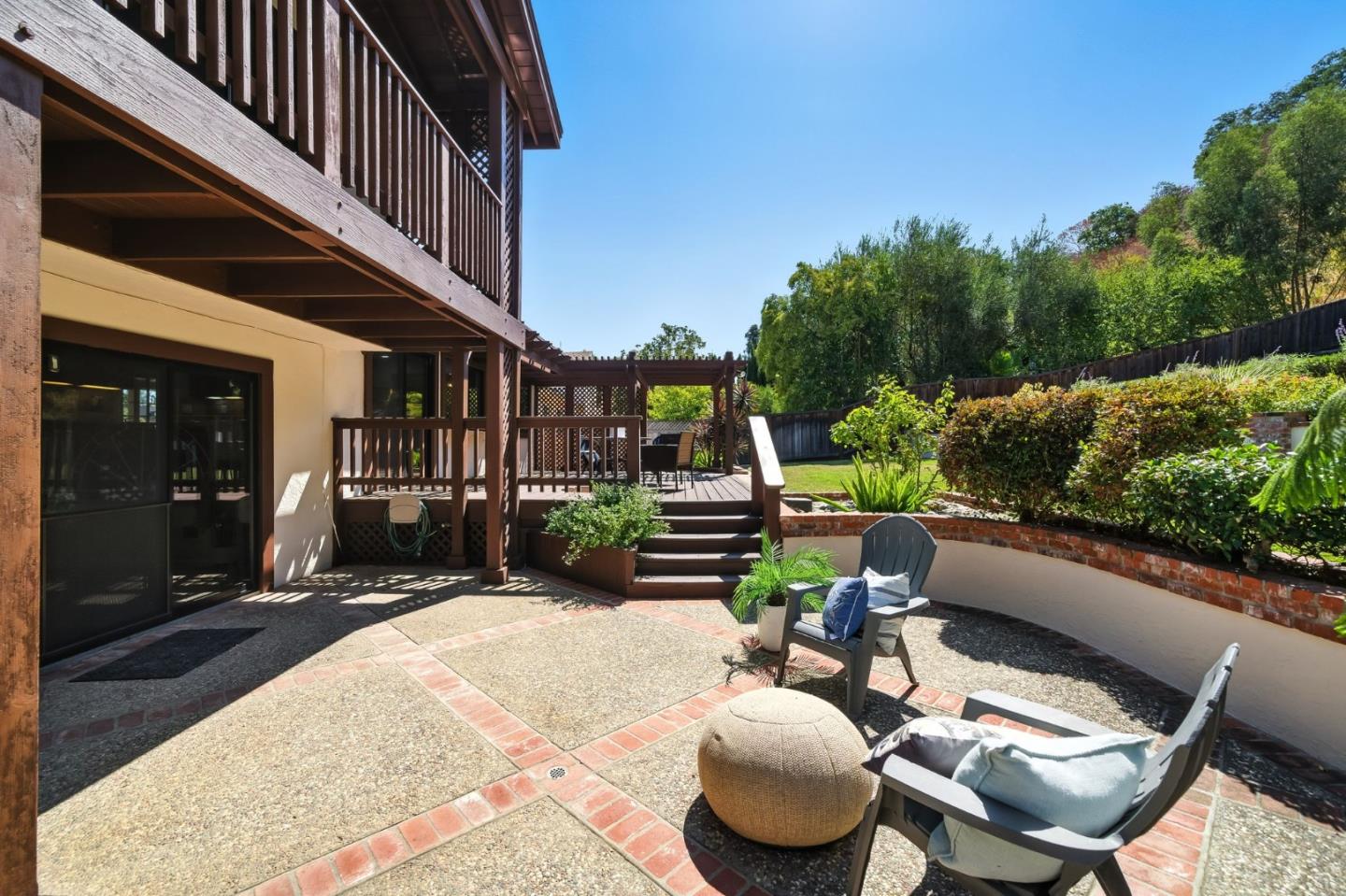910 Foothill Drive