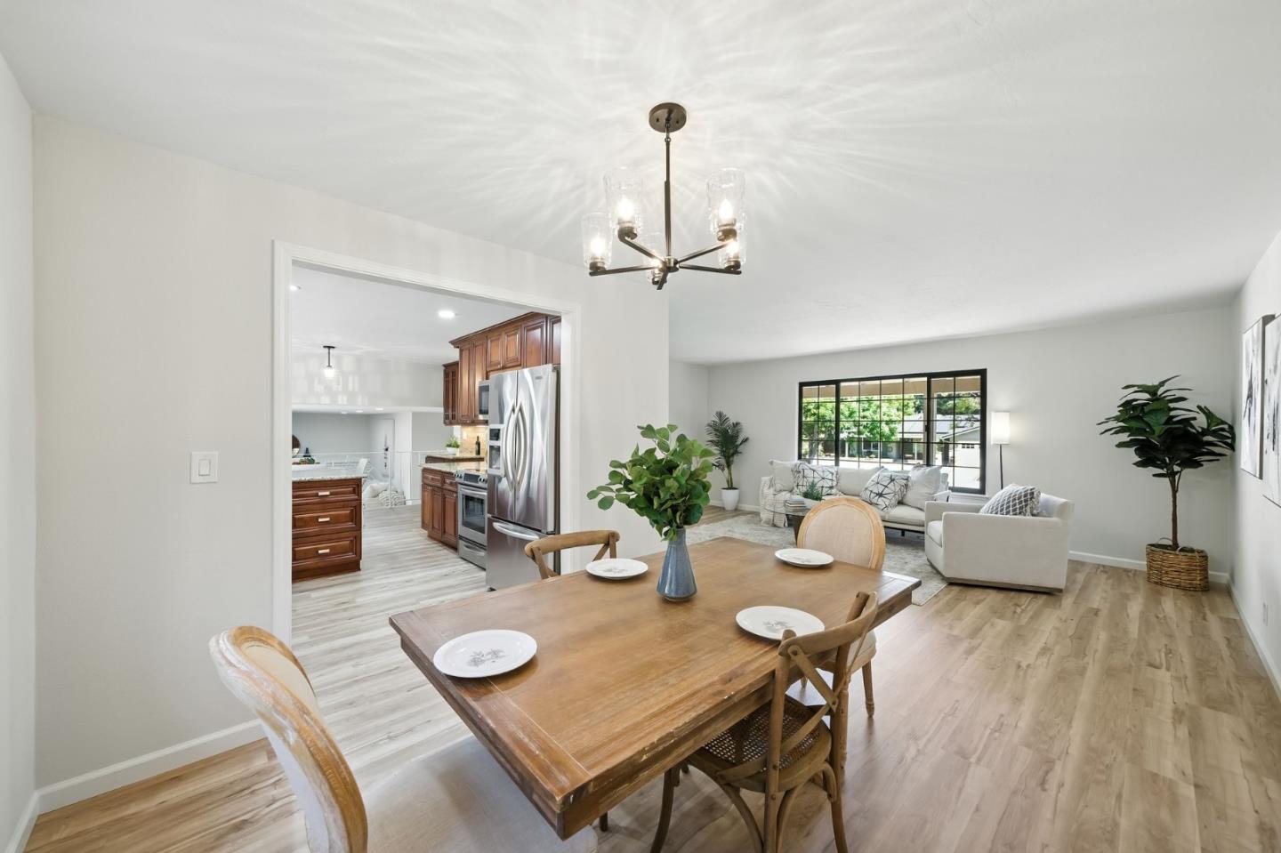 910 Foothill Drive