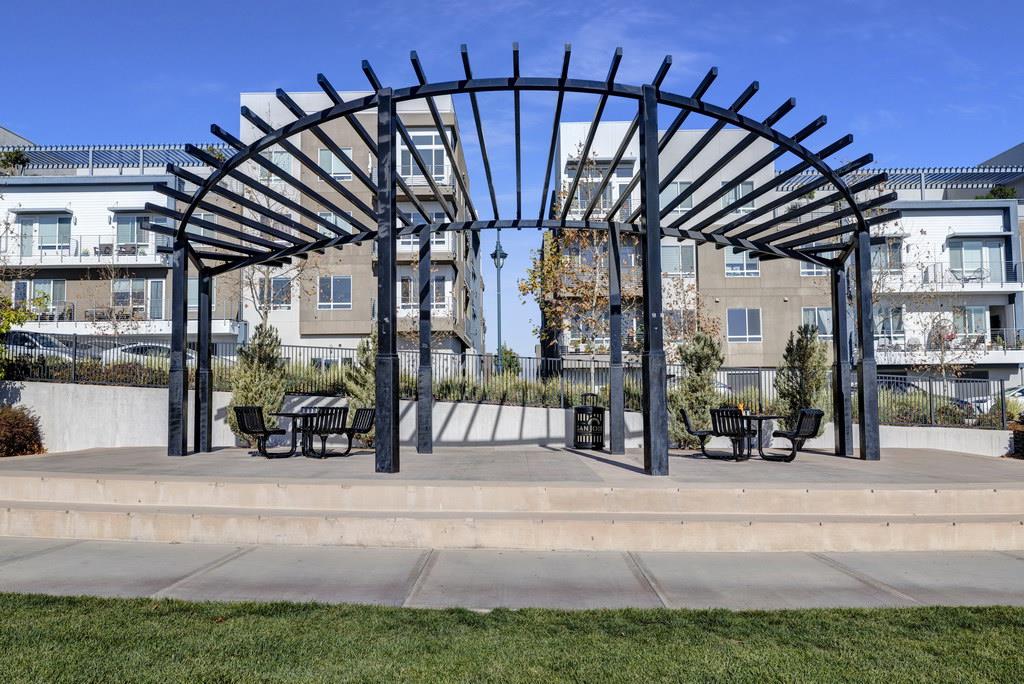 186 William Manly ST 5