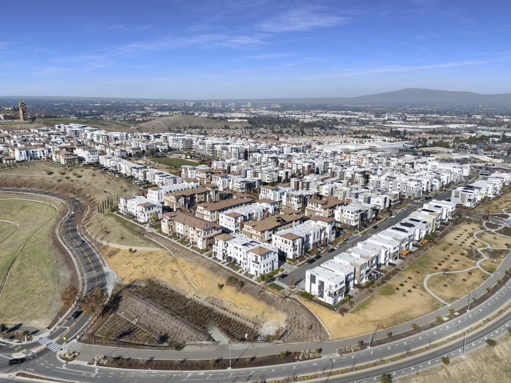 186 William Manly ST 5