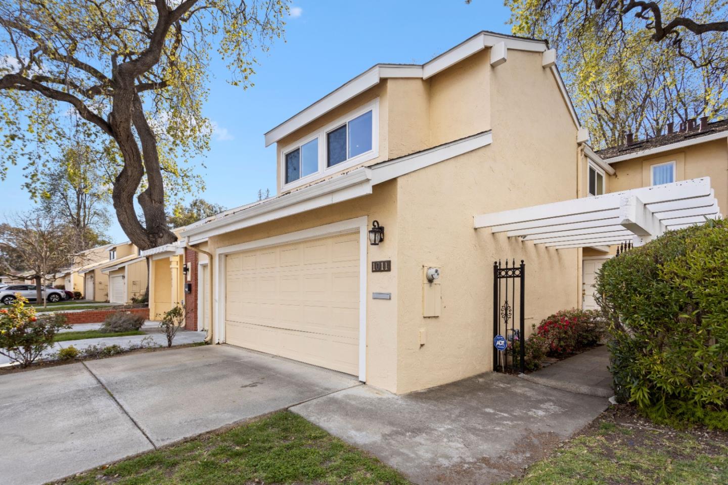 1011 Tulipan DR