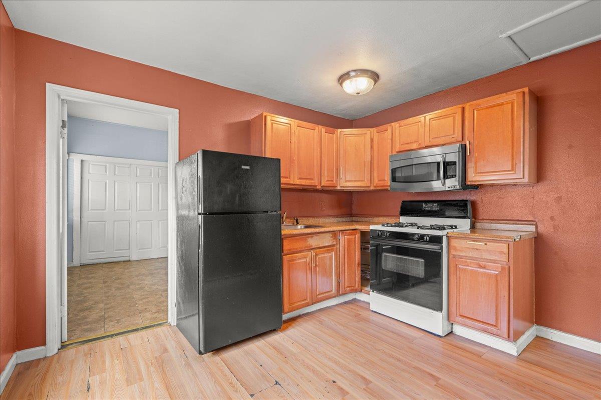 231-233 S 22nd ST
