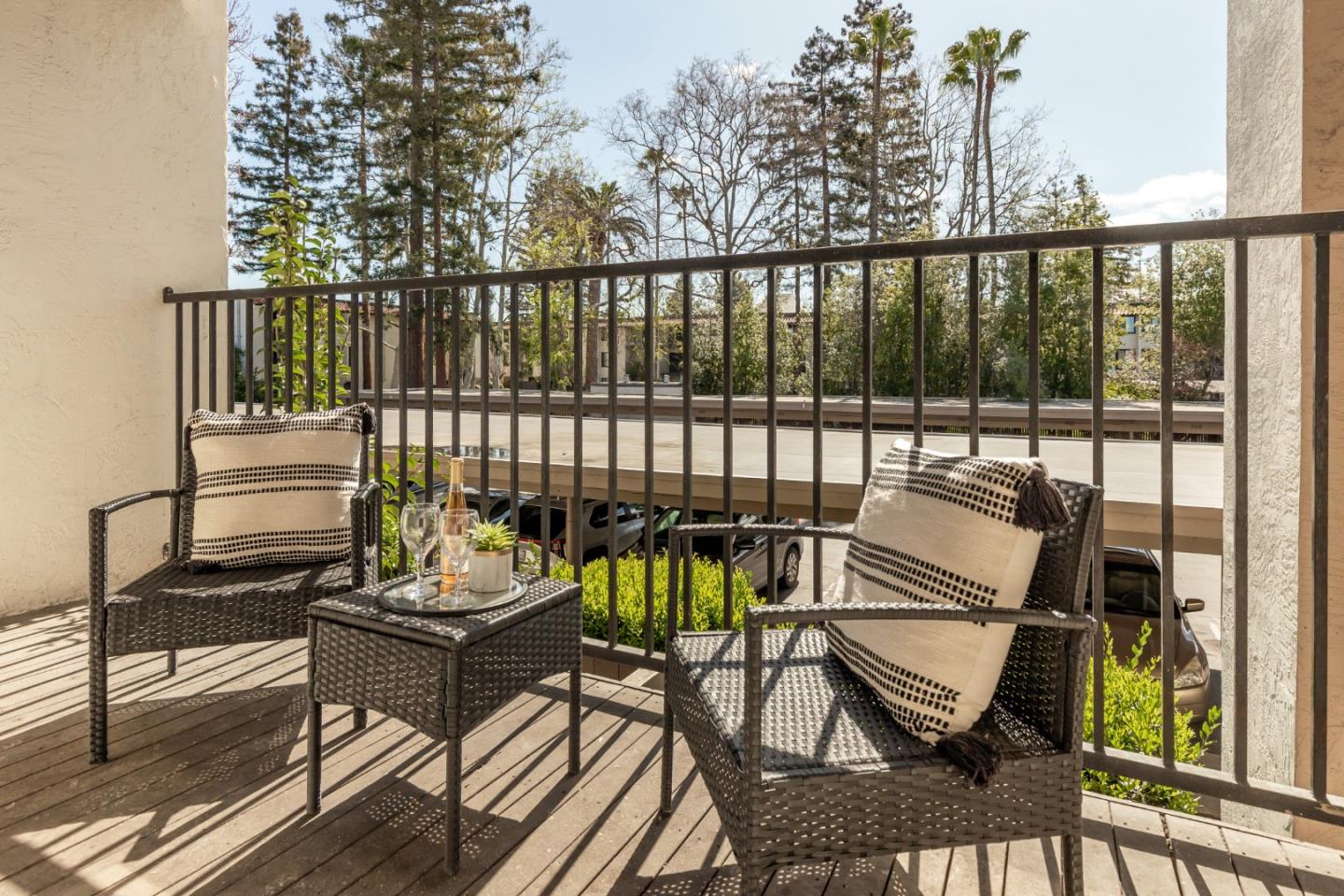 1730 Halford AVE 250