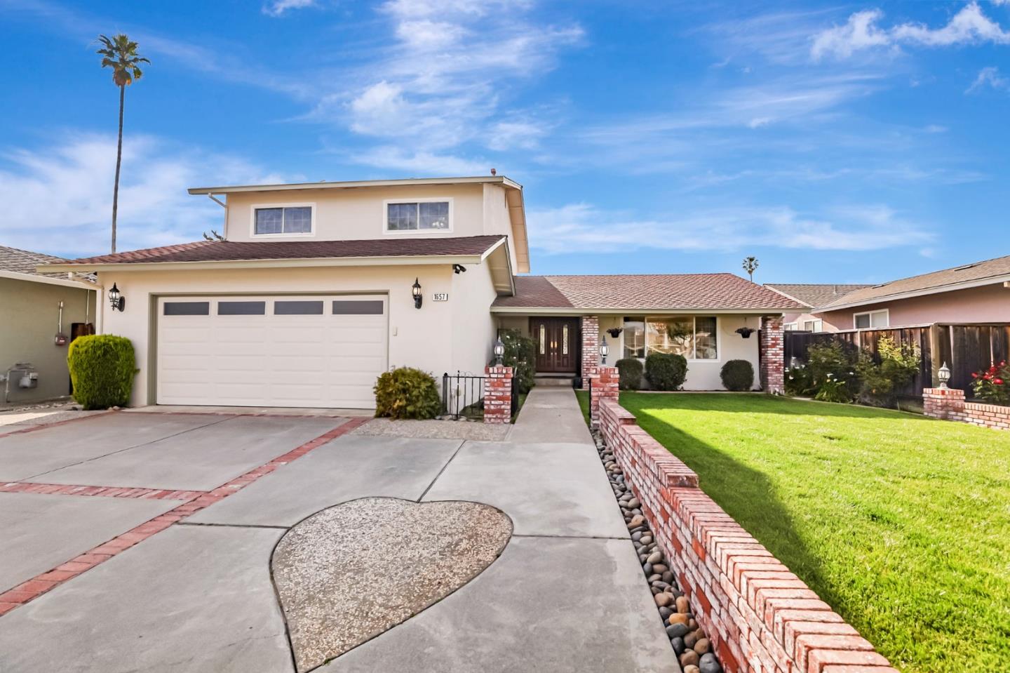 1657 Danromas WAY