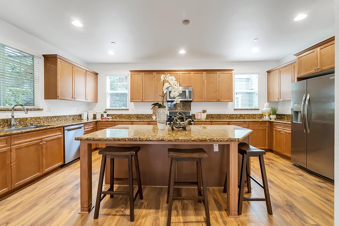 237 Bluebonnet LN 504