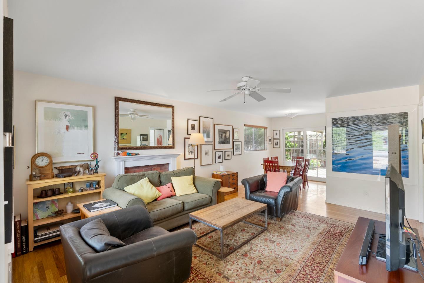 2440 Walnut Grove AVE