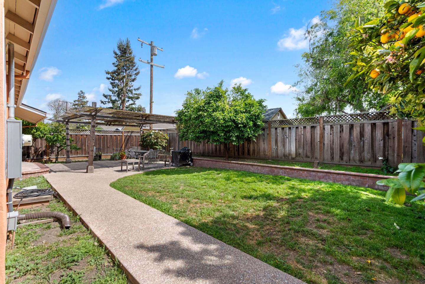 2440 Walnut Grove AVE