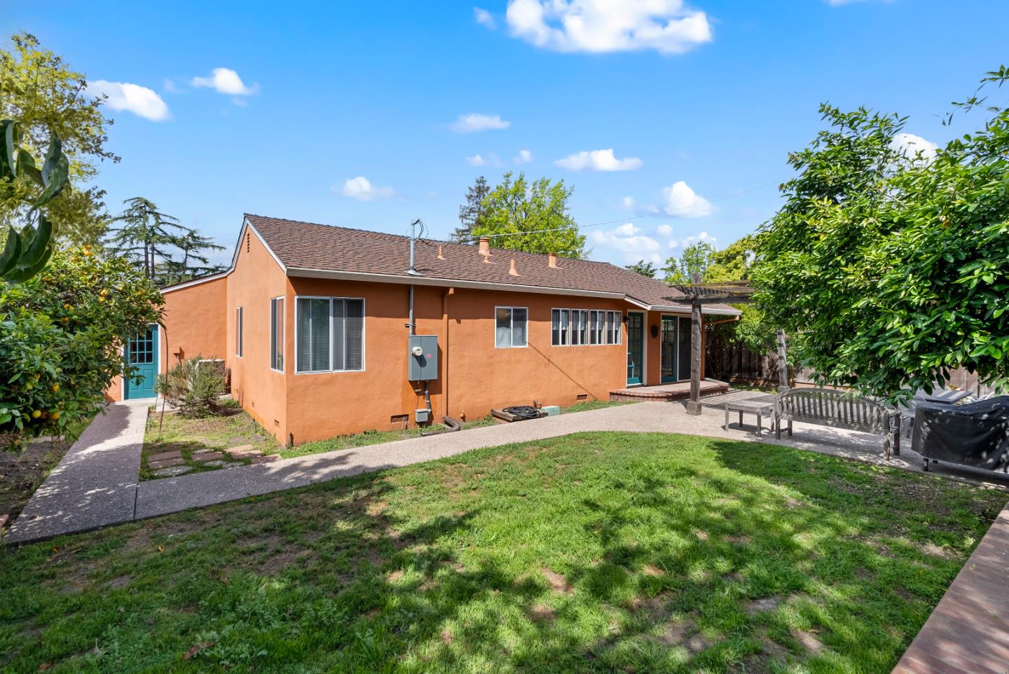 2440 Walnut Grove AVE