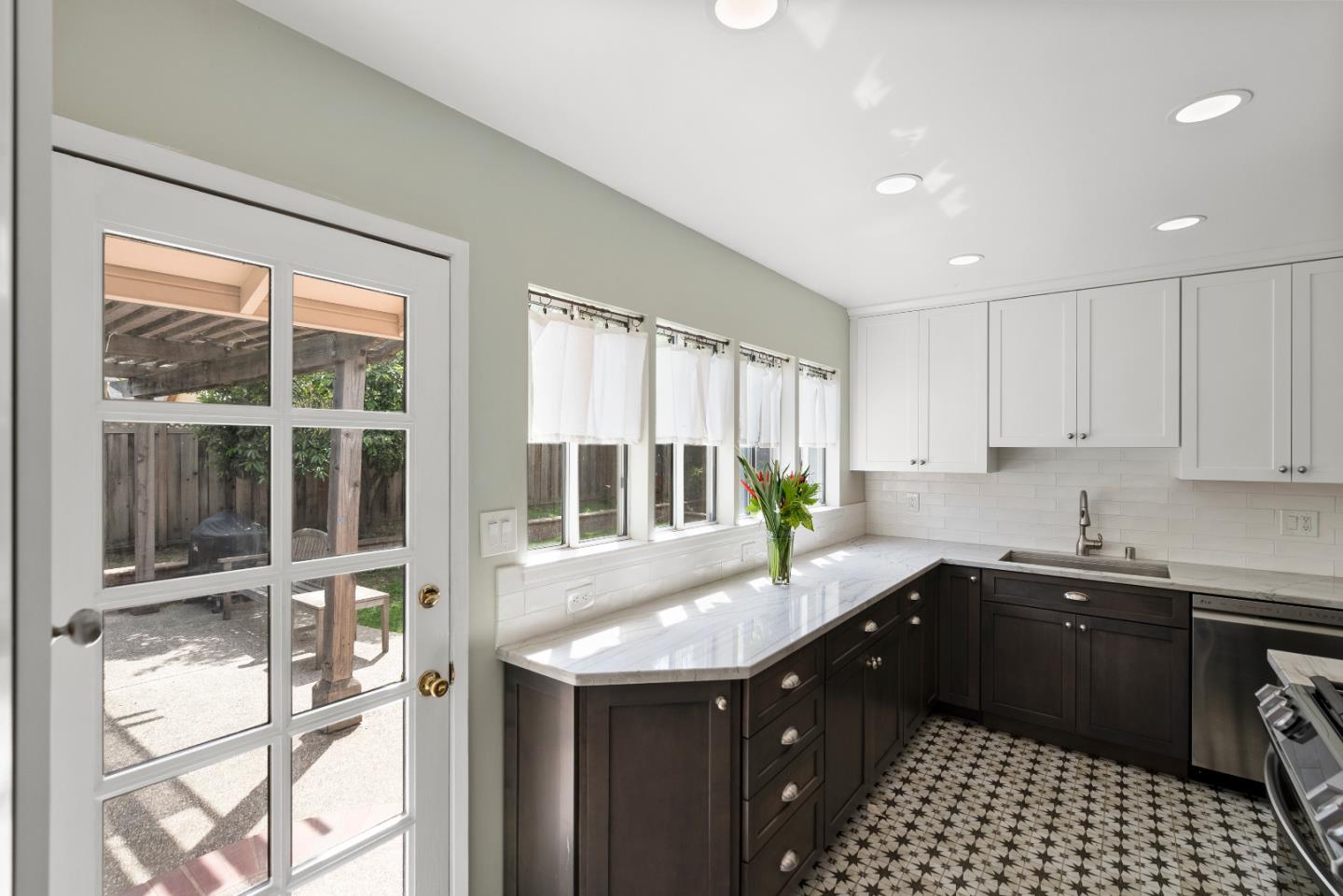 2440 Walnut Grove AVE