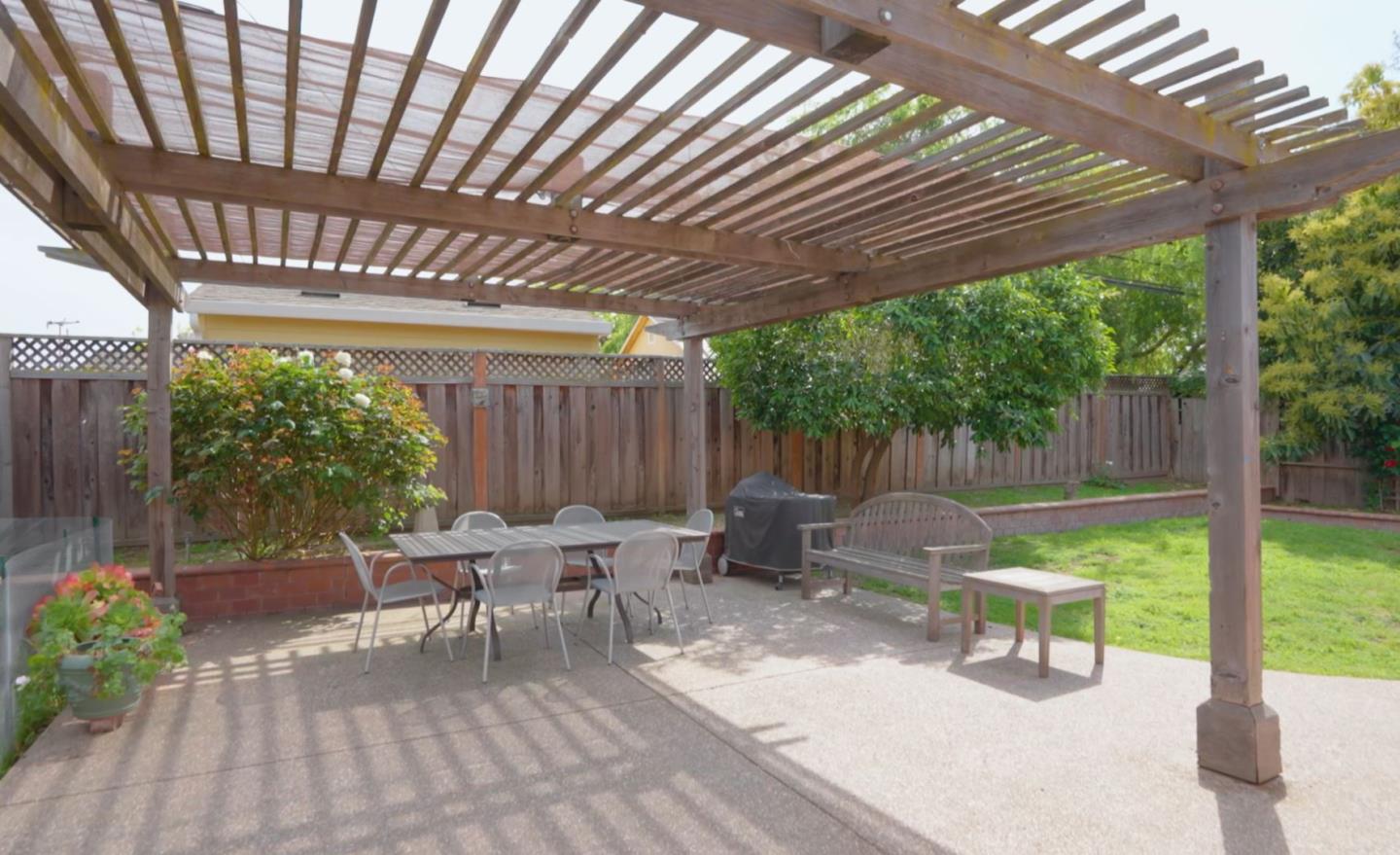 2440 Walnut Grove AVE