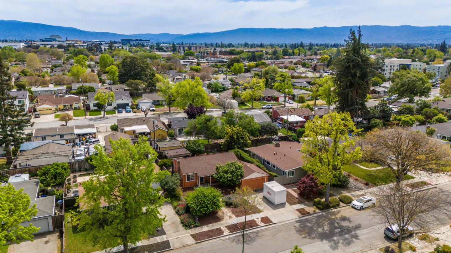 2440 Walnut Grove AVE