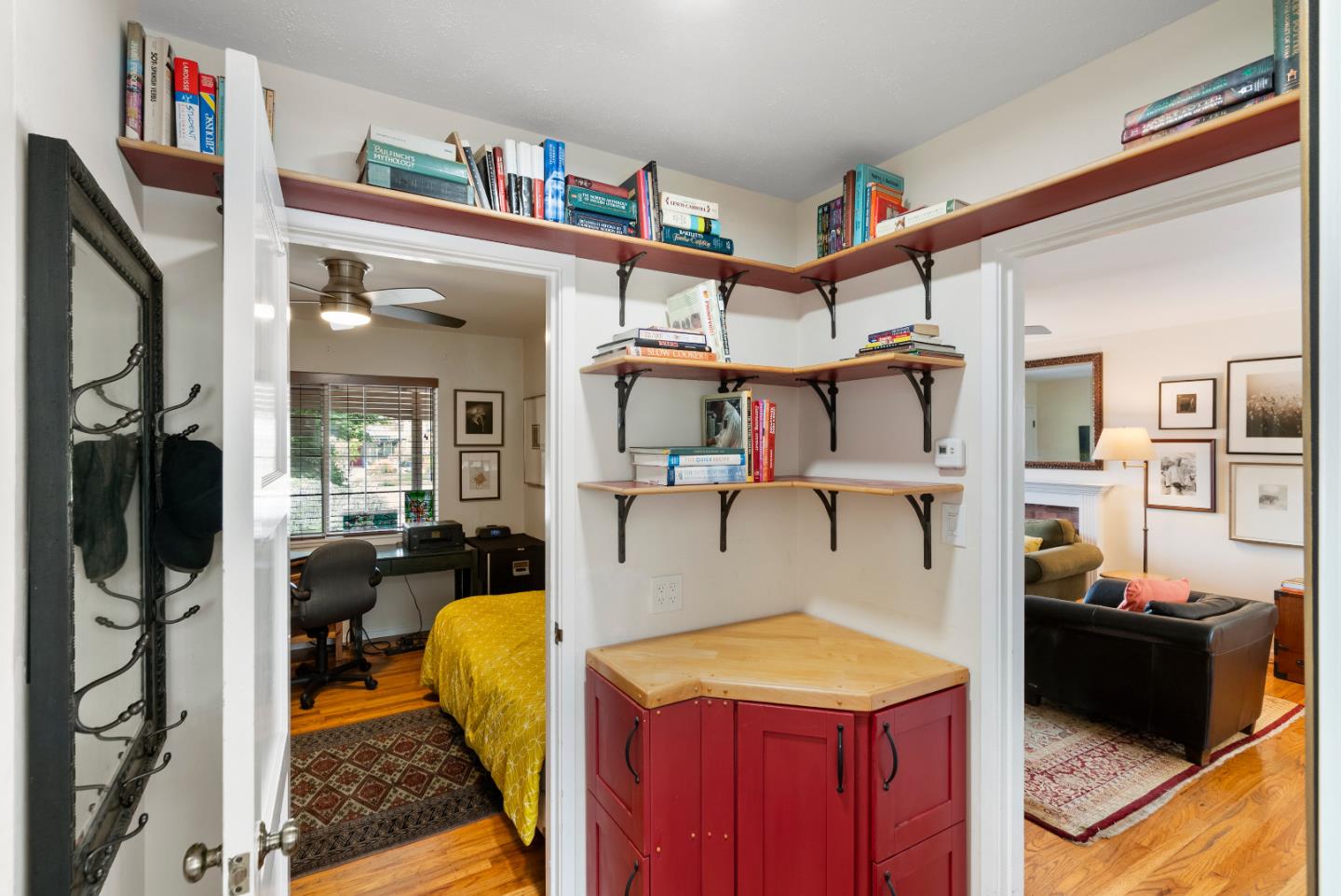 2440 Walnut Grove AVE