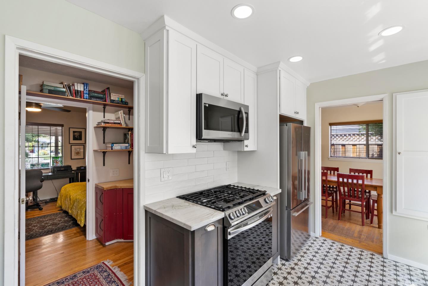 2440 Walnut Grove AVE