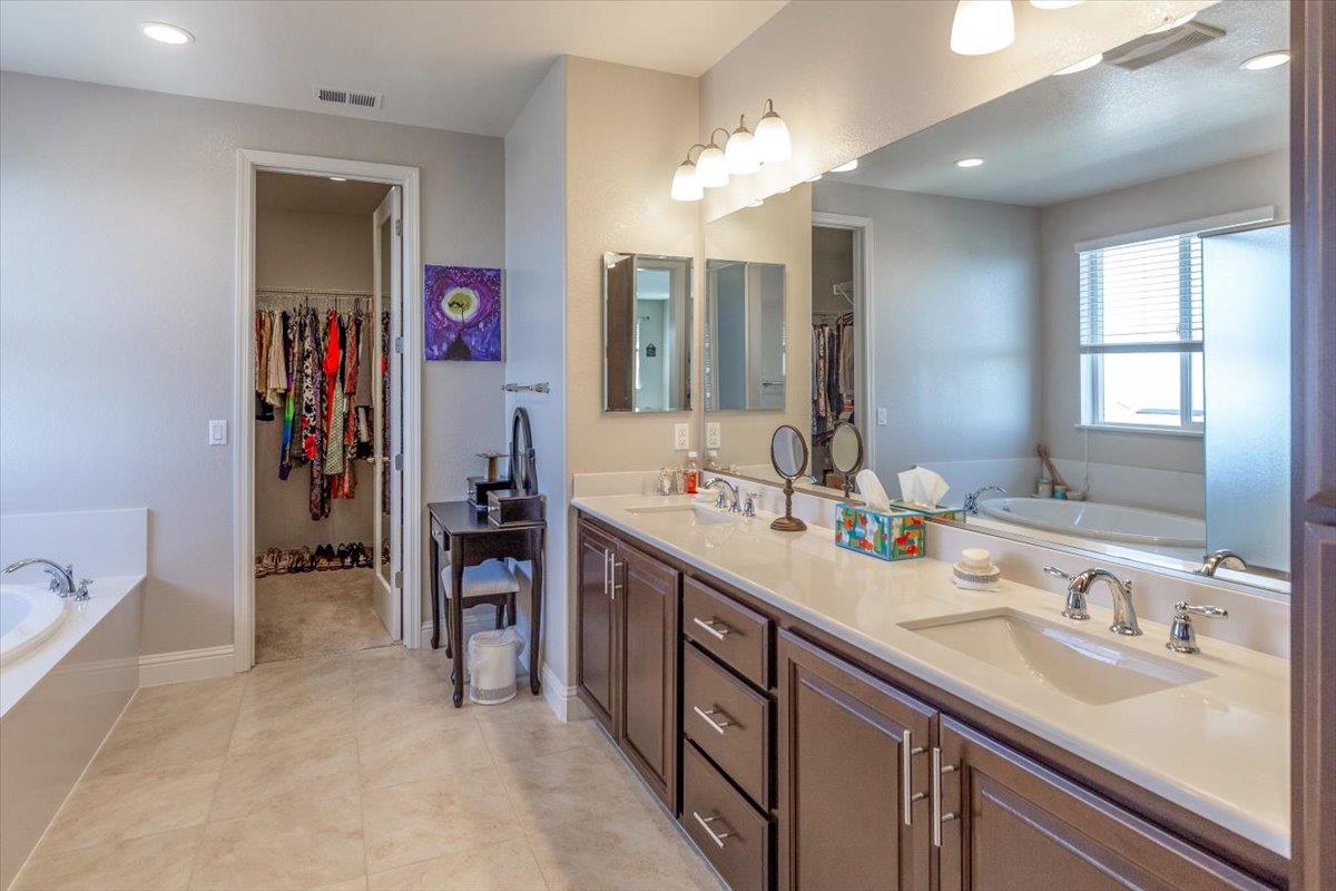 30111 Mountain View DR