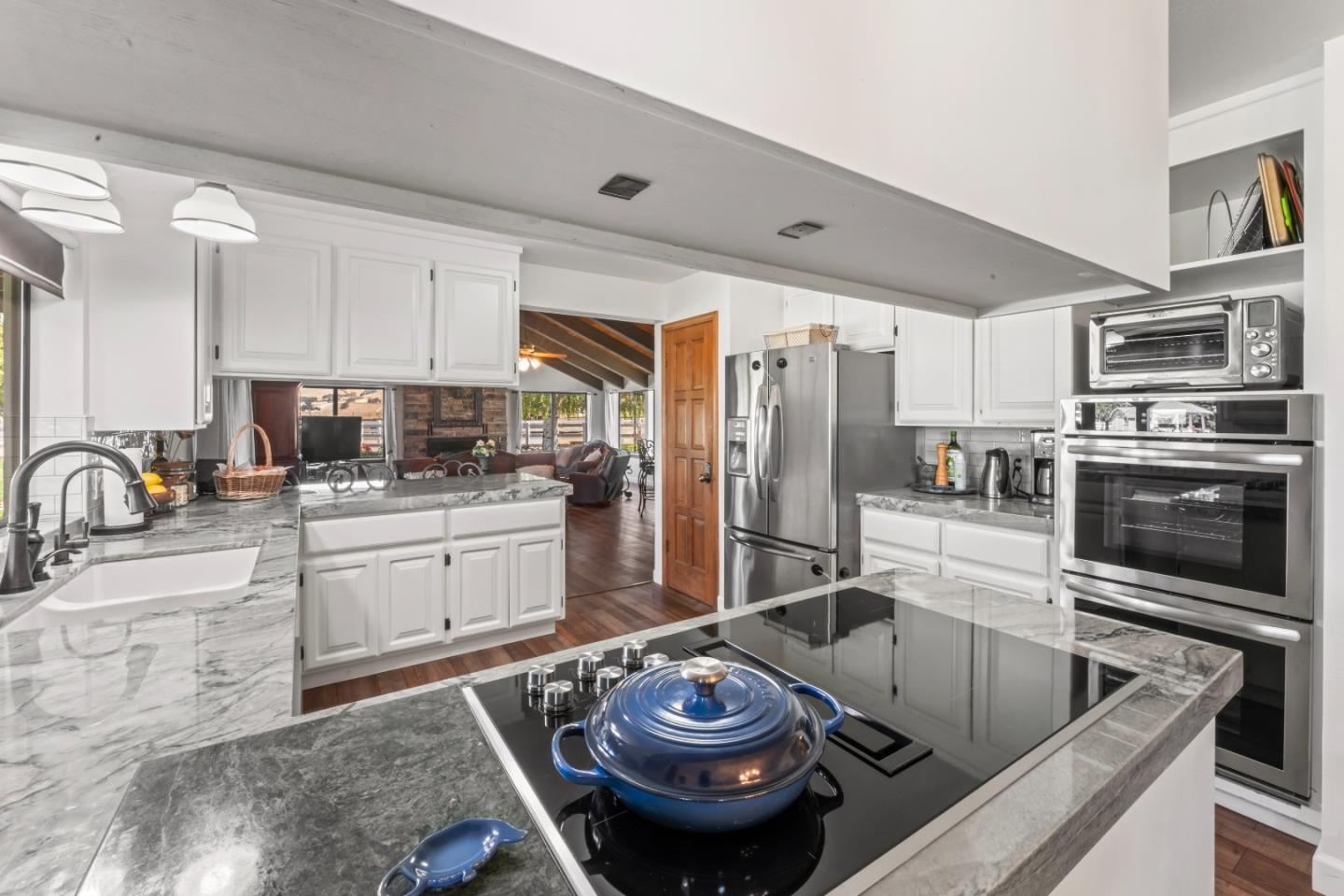 3465 Susie LN