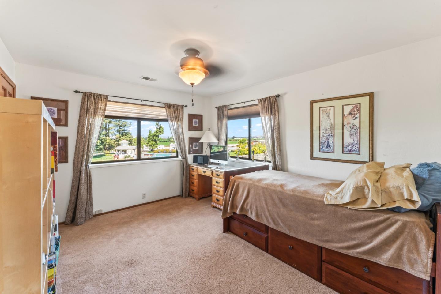 3465 Susie LN