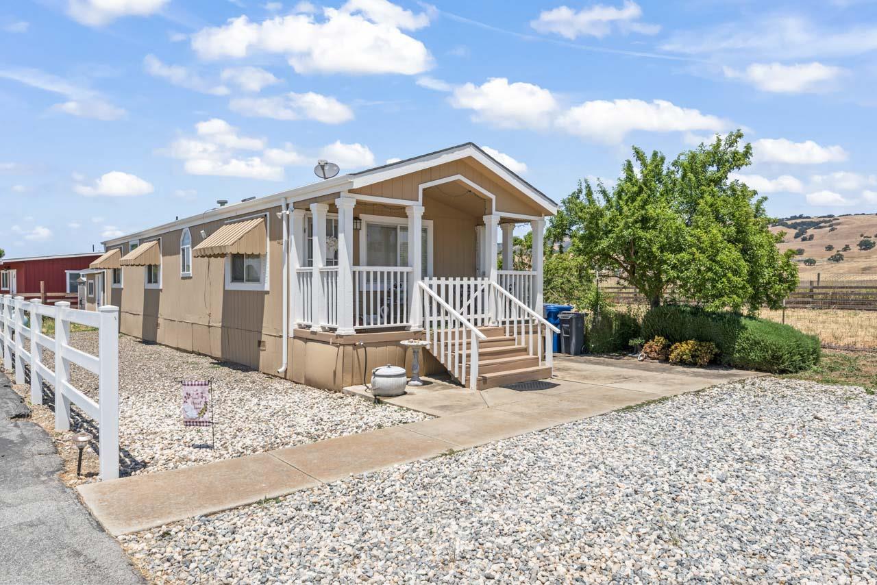 3465 Susie LN