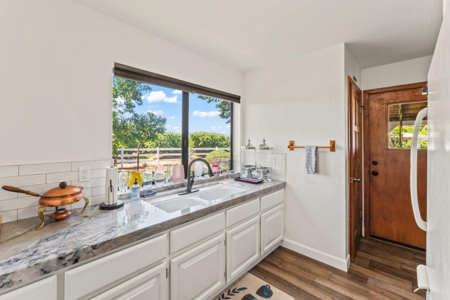 3465 Susie LN
