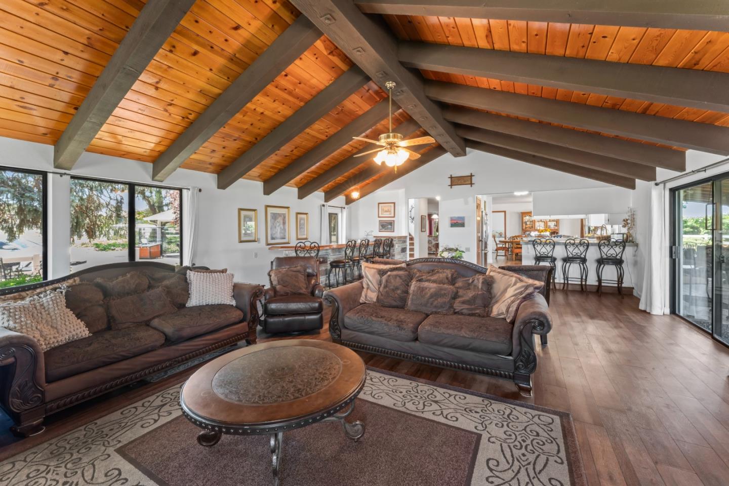 3465 Susie LN