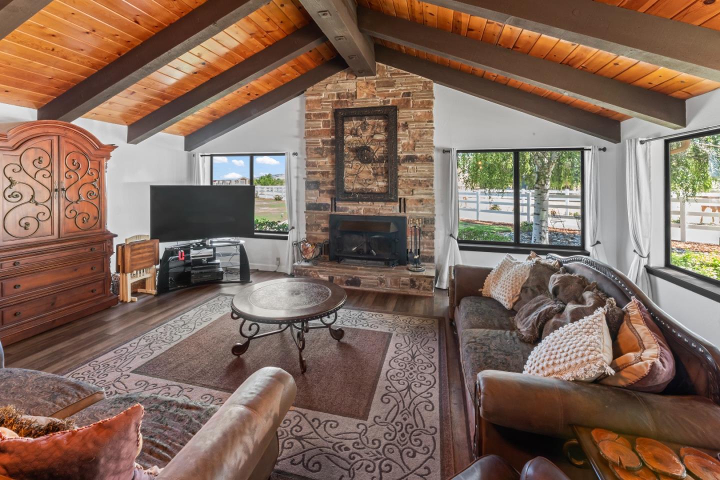 3465 Susie LN