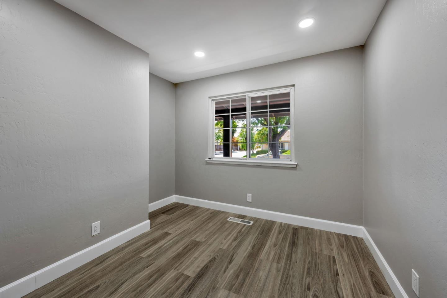 3356 Hudson PL