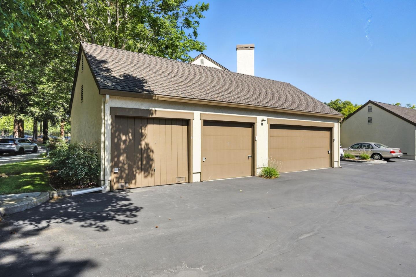 2074 Foxhall Loop