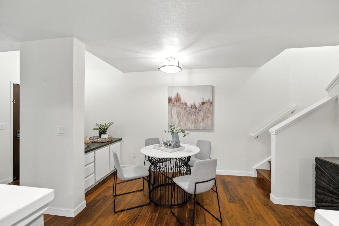 2074 Foxhall Loop
