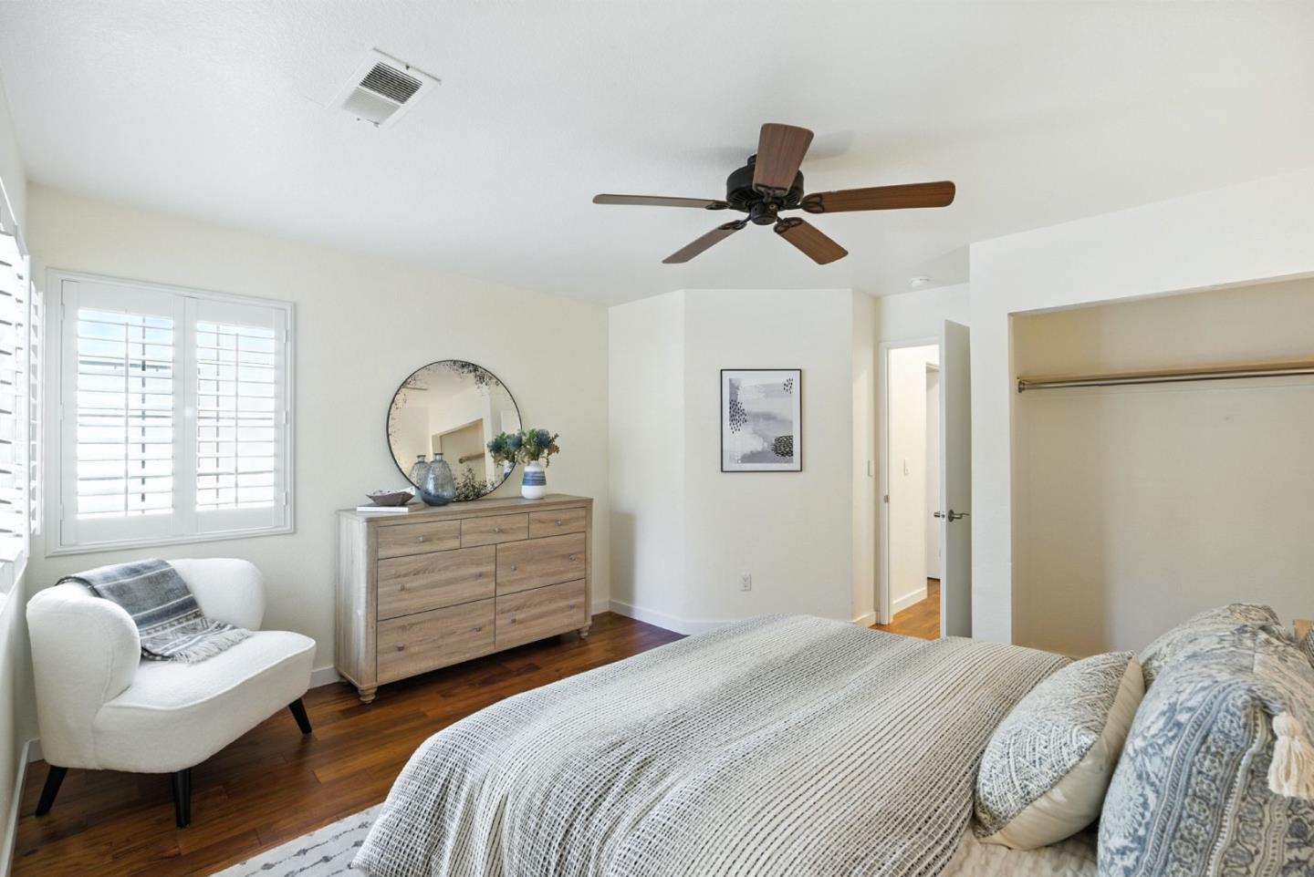 2074 Foxhall Loop