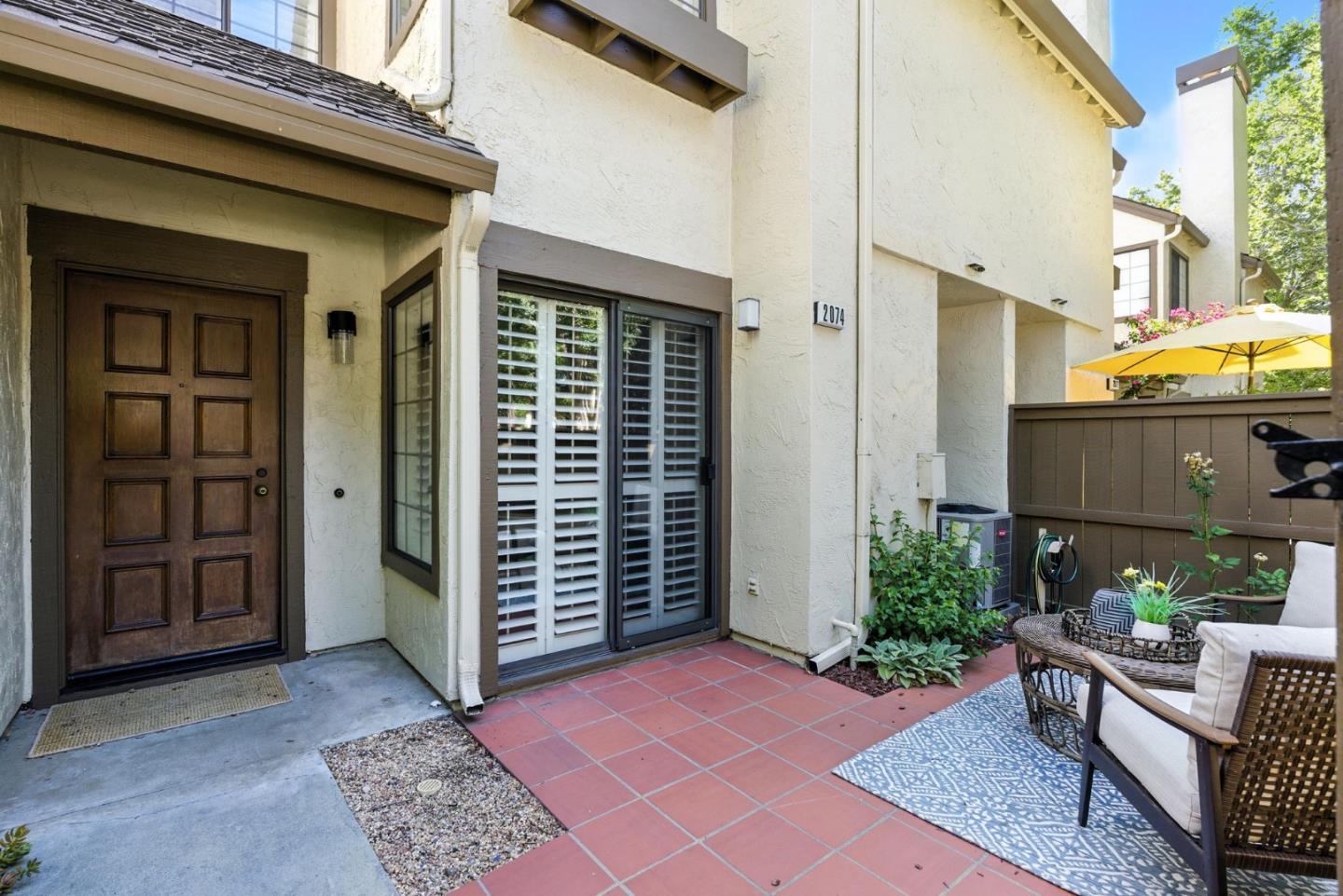 2074 Foxhall Loop