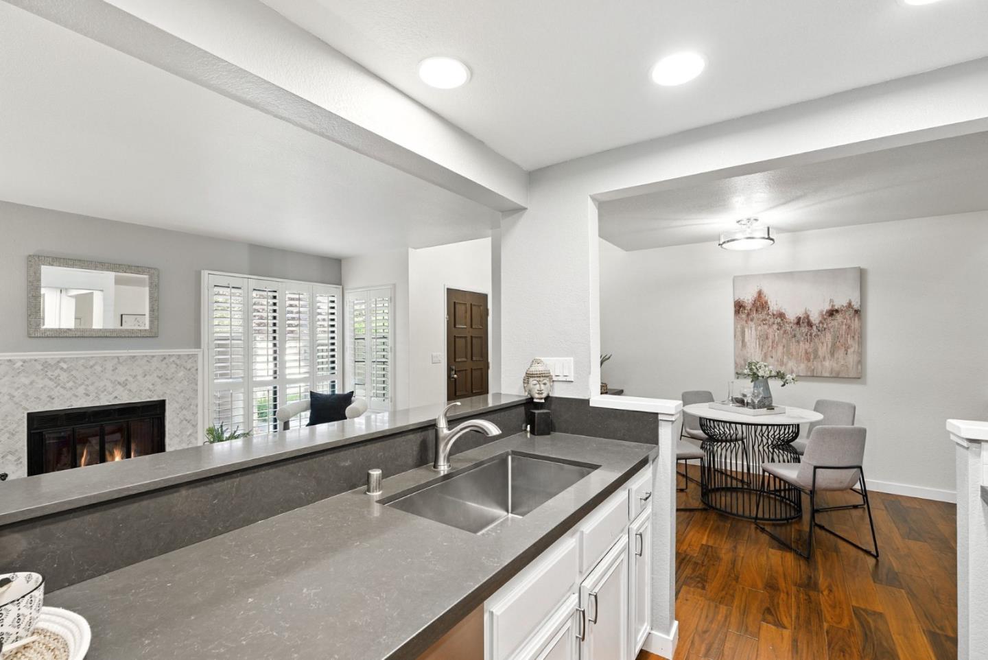 2074 Foxhall Loop