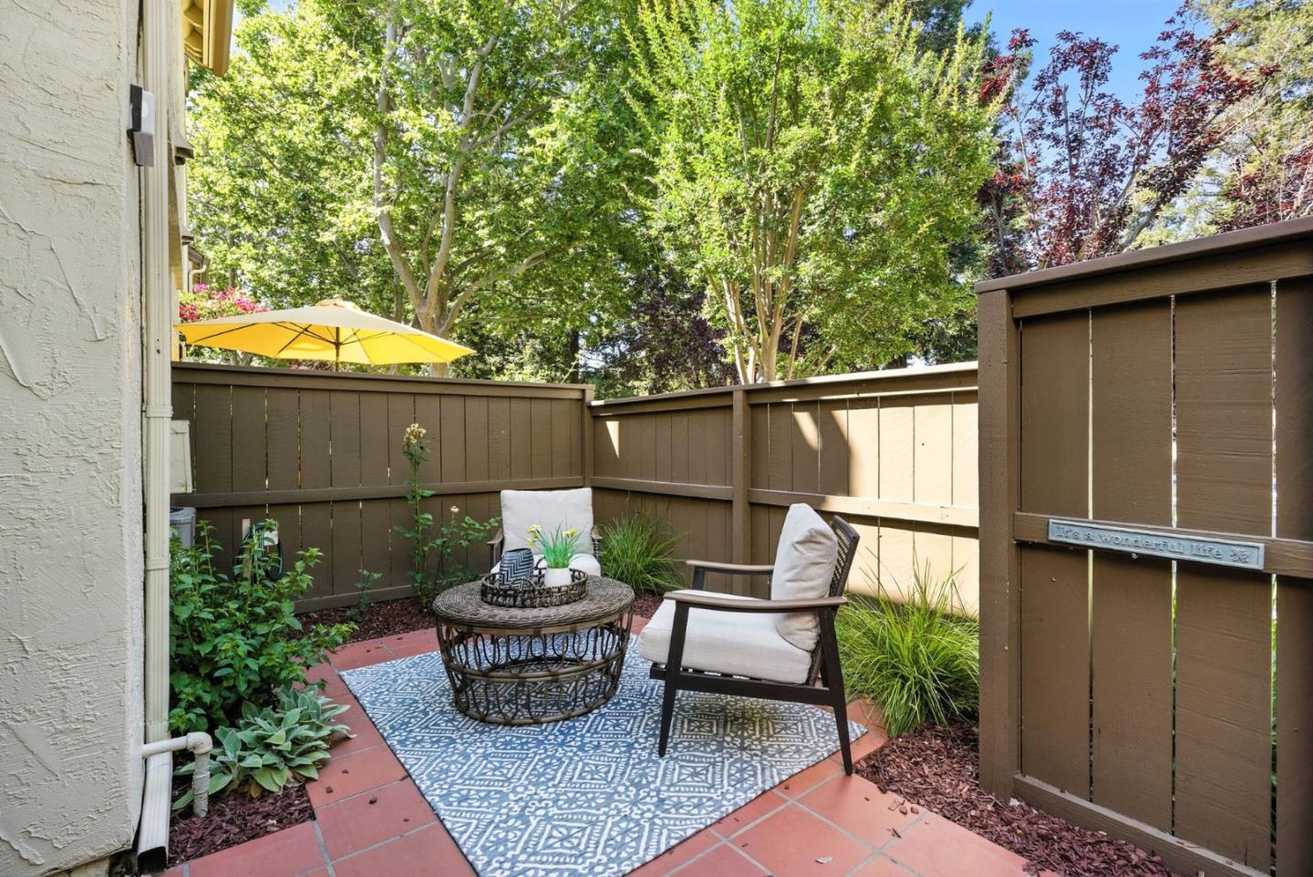 2074 Foxhall Loop
